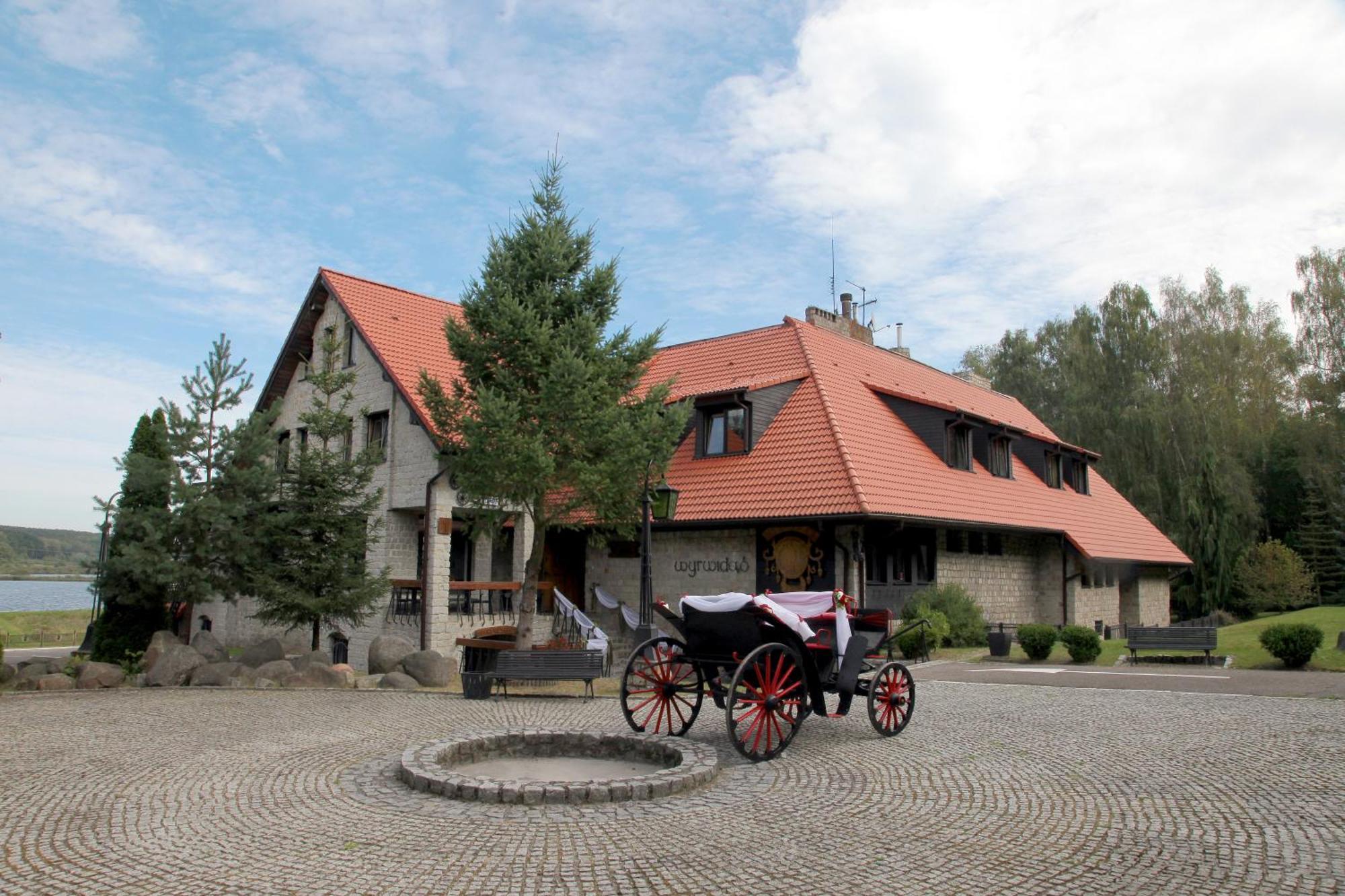 Hotel Wyrwidab Chodzież Exteriér fotografie